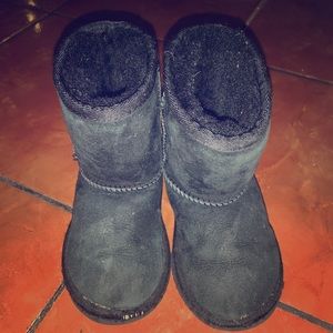 UGGS toddler SIZE 8